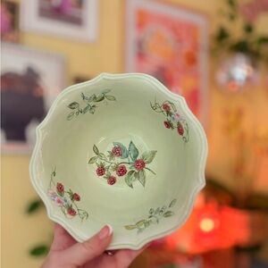 ZRIKE Vintage Hand-Painted Floral Ceramic Bowl — Pale Mint with Pink Flowers